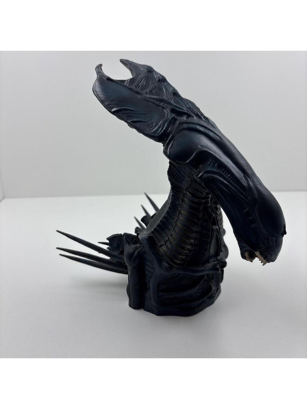 Diamond Select Alien Xenomorph Queen Coin Bank